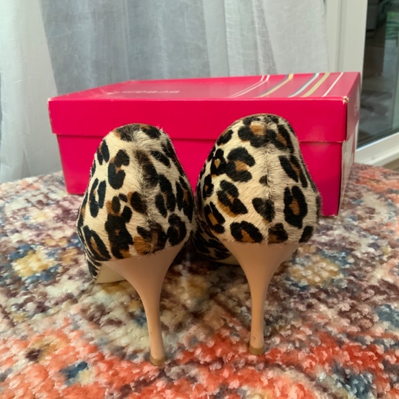 BCBG leopard heels SZ 6 - Picture 4 of 5